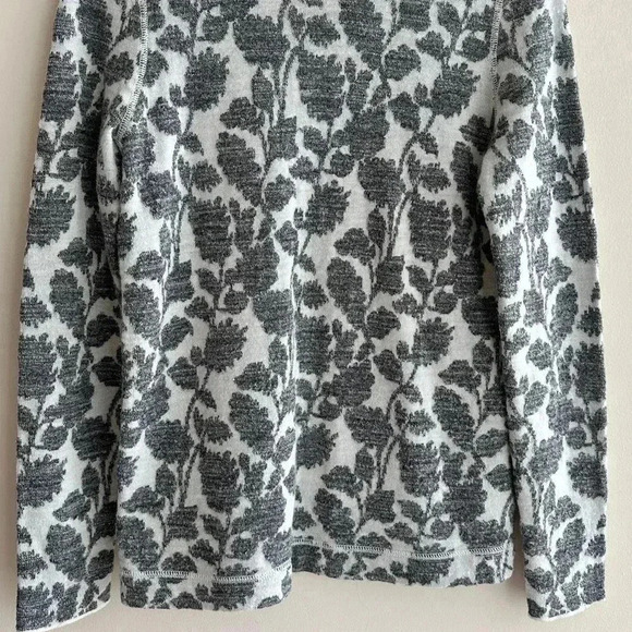 LOFT Floral Sweater Thermal, Grey and White, Size Medium - Picture 14 of 16